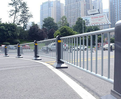 山東市政圍欄與城市道路護欄的創新應用及其在橋梁工程中的實踐——以上海豪衡為例